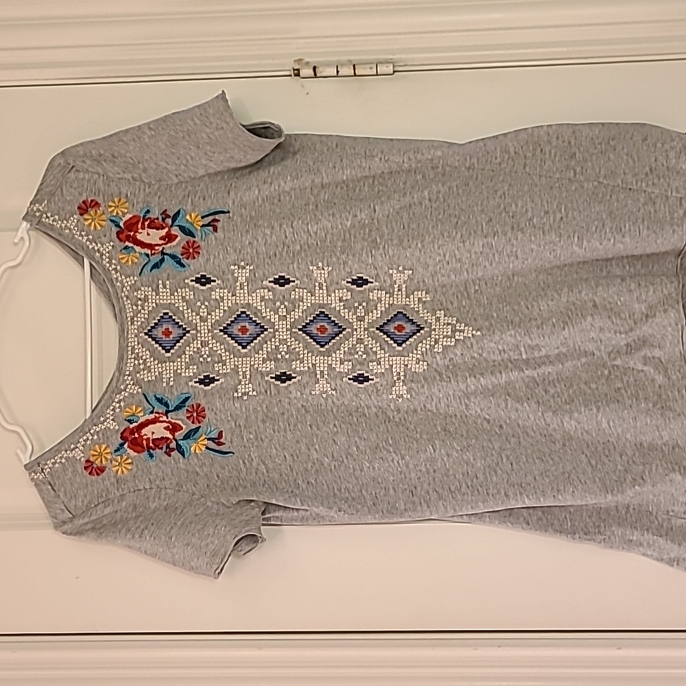 Johnny Was Los Angeles Embroidered Southwest Boho Top Assymetric Hem Gray Multi
